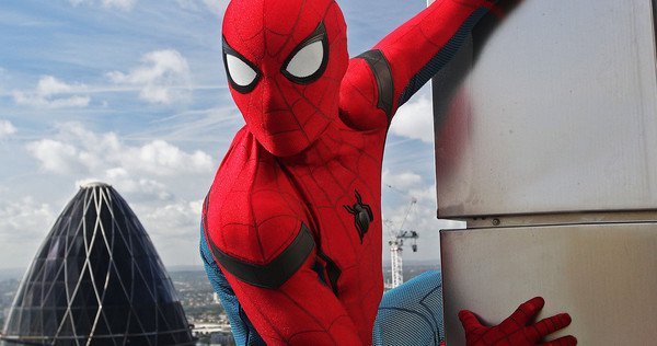 スパイダーマン スパイダーバースのラストのエンドロールの意味解説 映画の秘密ドットコム